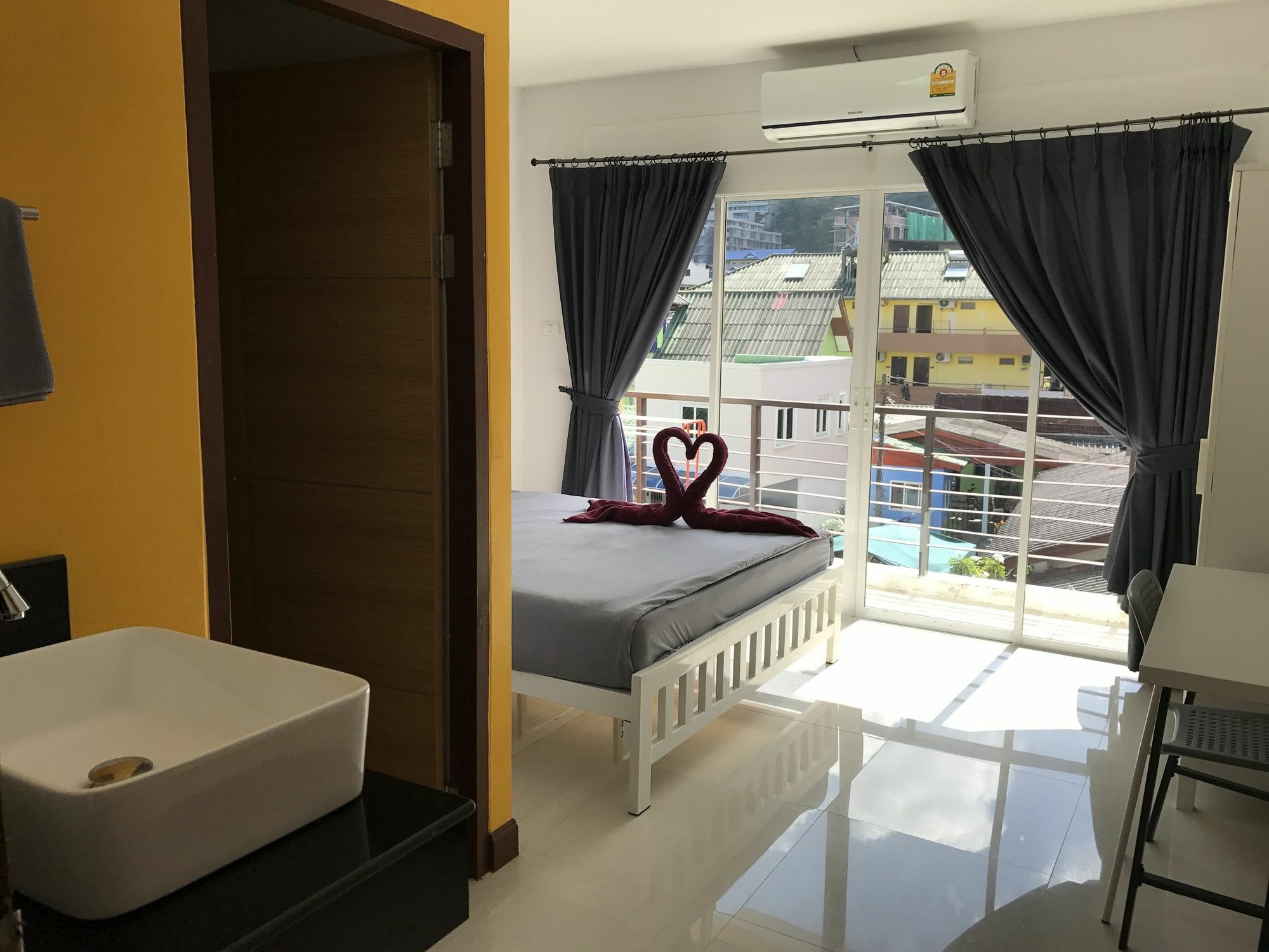 Bedbox Hostel Patong Ngoại thất bức ảnh